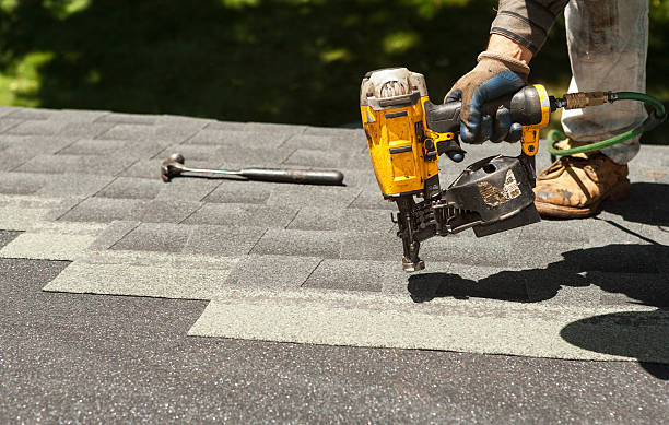 Best Roof Gutter Cleaning  in Manhattan, KS